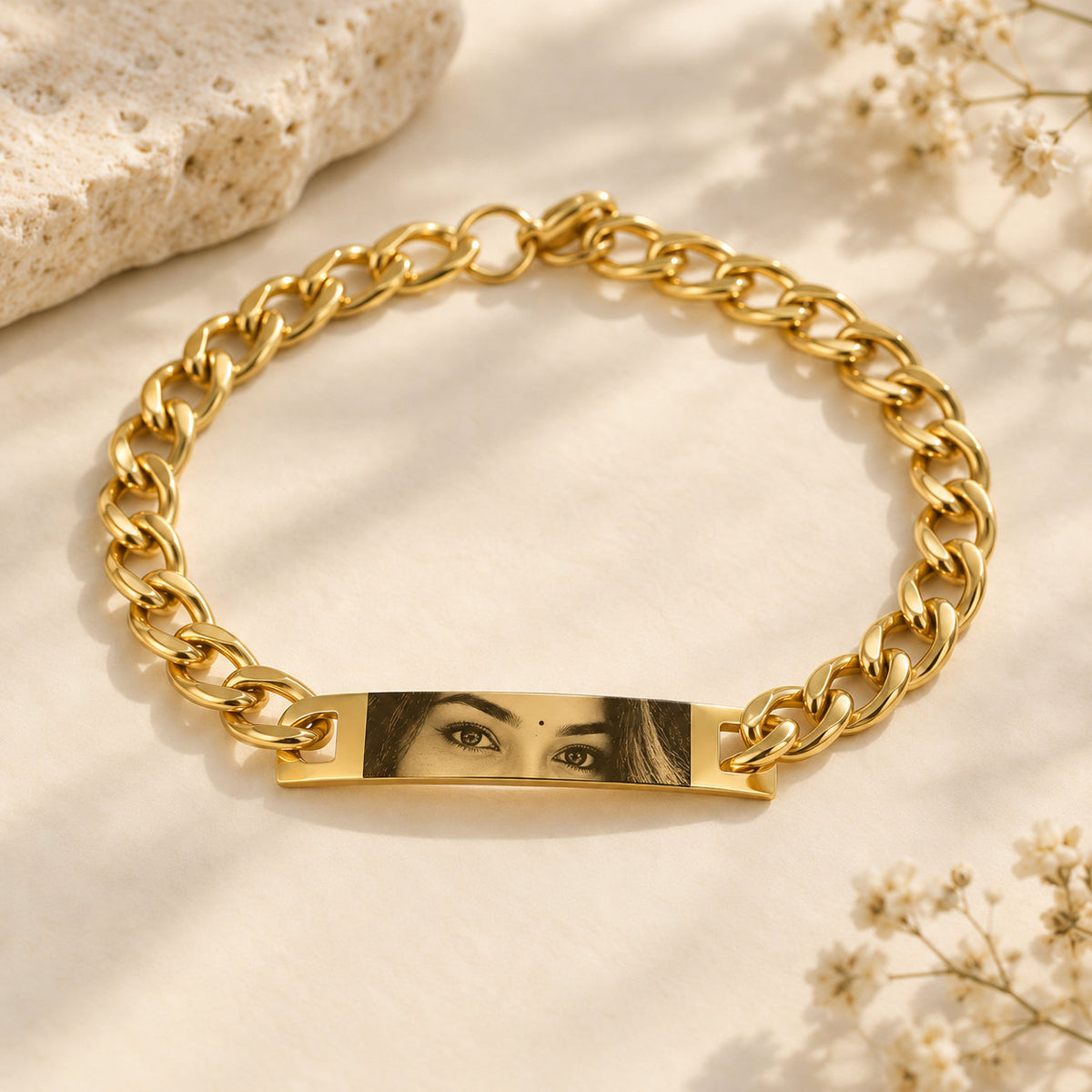 Personalized Eye Bracelet in gold stainless steel with engraved eyes on a bar