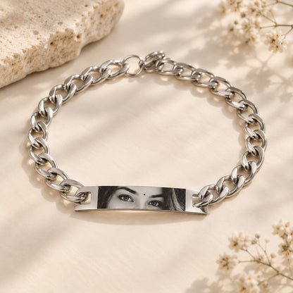 Personalized Eye Bracelet in silver stainless steel with engraved eyes on a bar